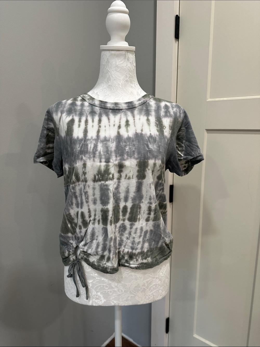 aerie Olive and Gray Tie-Dye Front-Tie Short Sleeve Tee